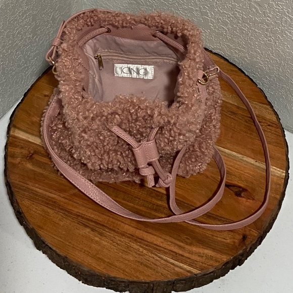 Sherpa Bucket Crossbody Bag - Picture 6 of 7
